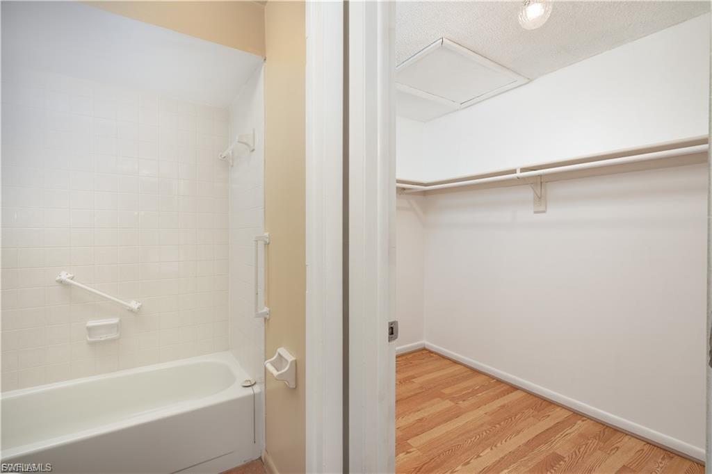 PLAZA COUNTRY BLVD CONDO - Residential Lease