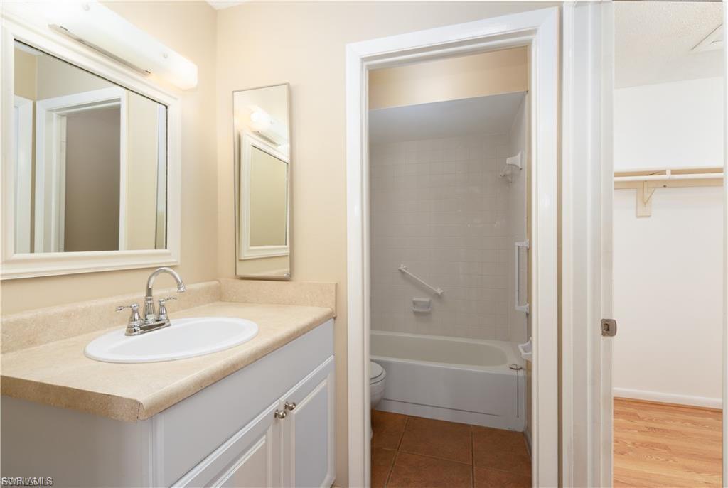PLAZA COUNTRY BLVD CONDO - Residential Lease