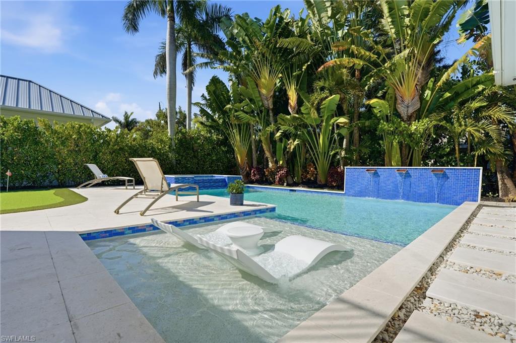 MOORINGS - Residential