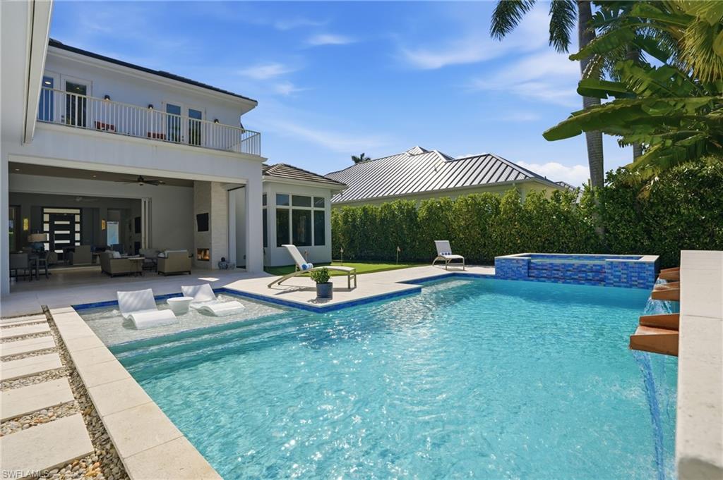 MOORINGS - Residential