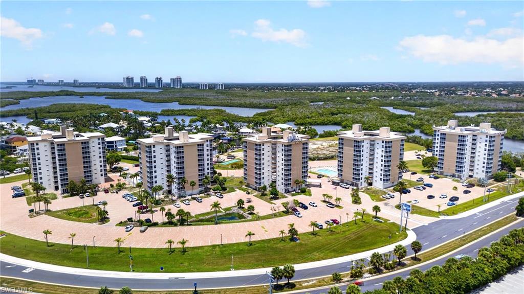 BEACH AND TENNIS CLUB - Residential