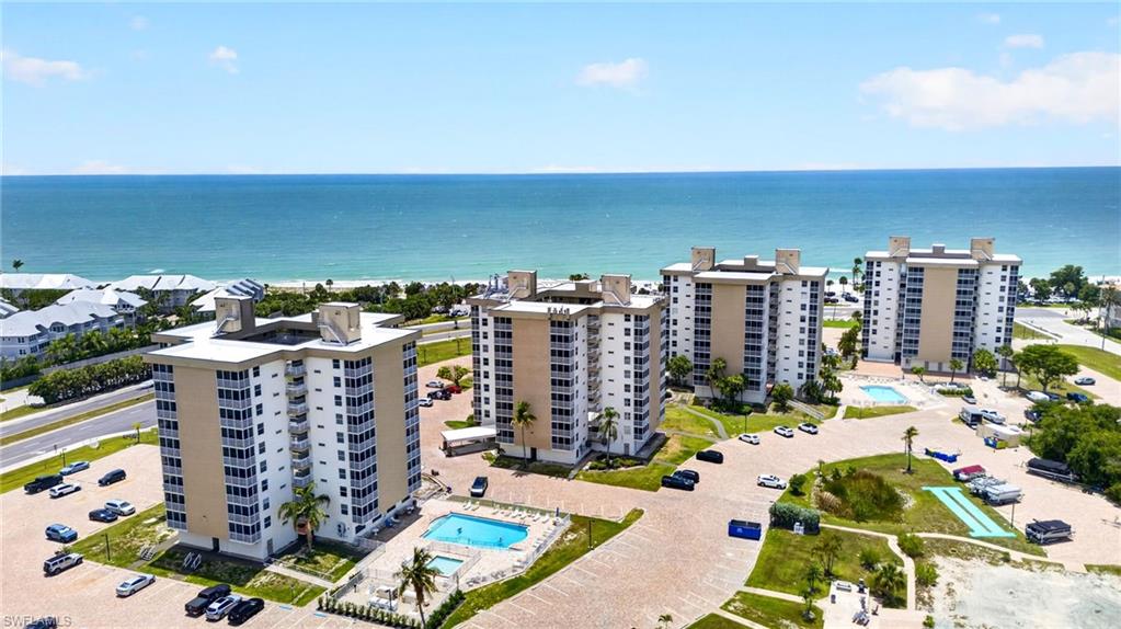 BEACH AND TENNIS CLUB - Residential