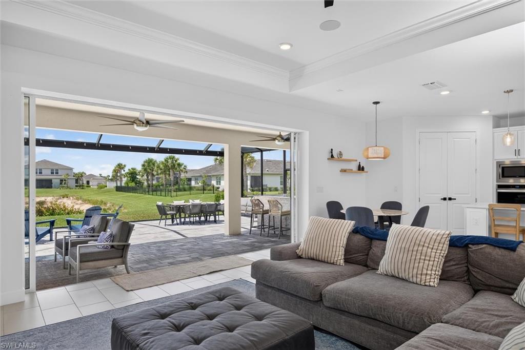NORTHRIDGE - Residential