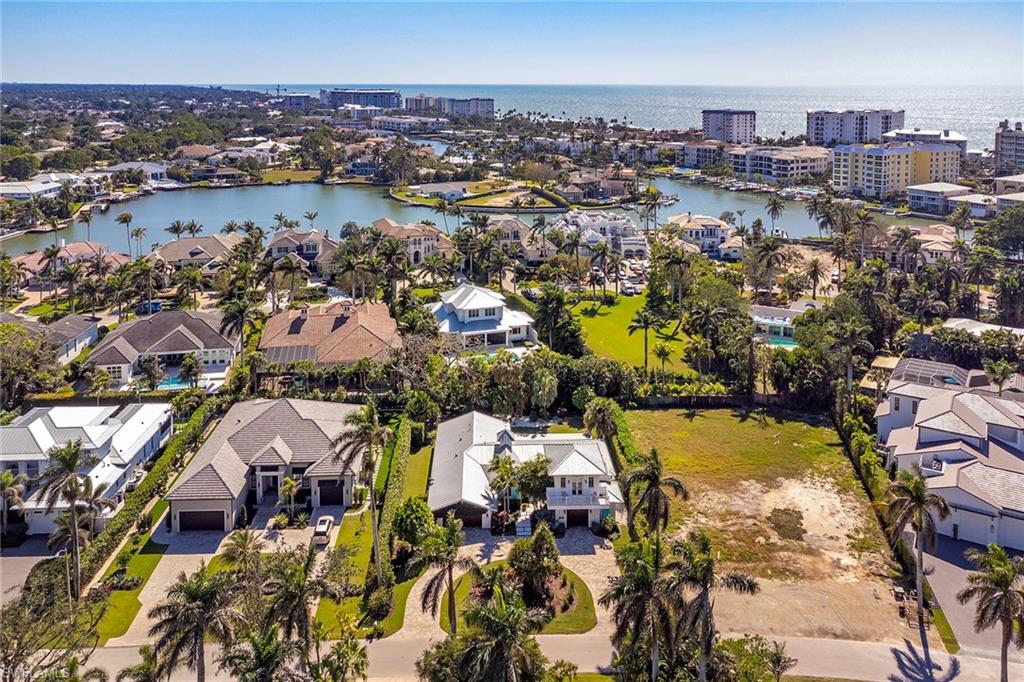 MOORINGS - Residential