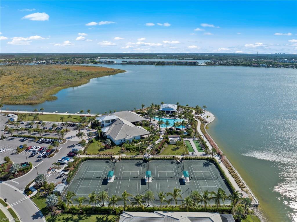 ESPLANADE LAKE CLUB - Residential