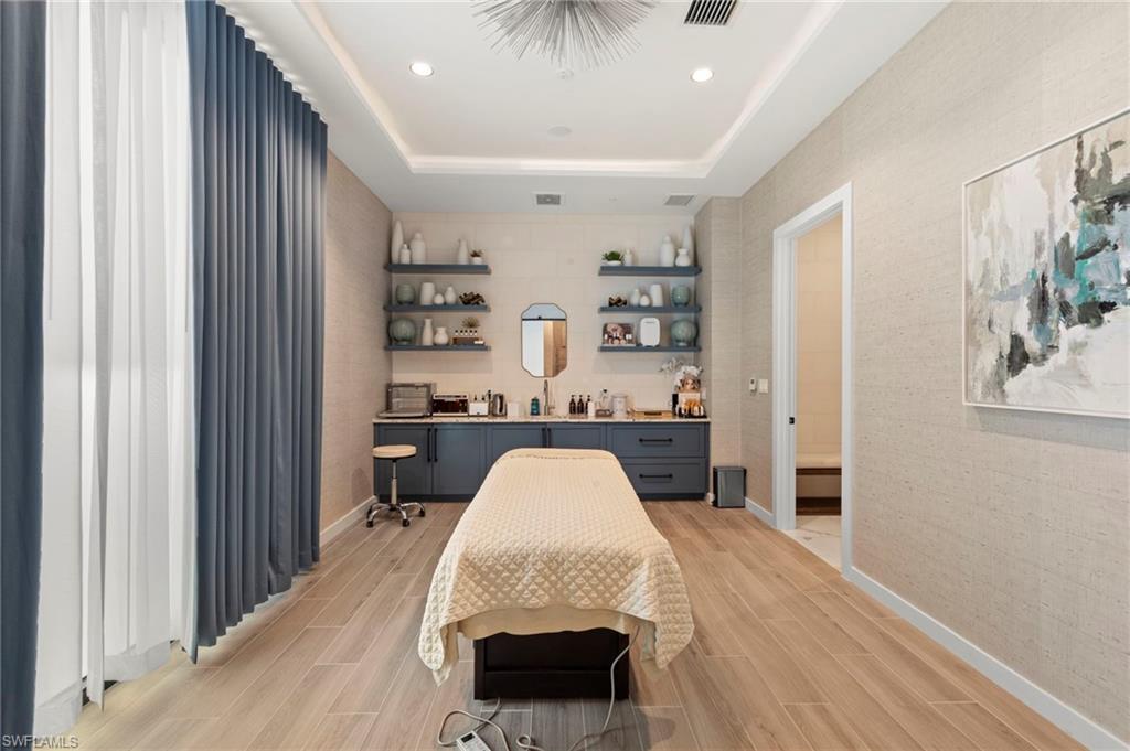 ESPLANADE LAKE CLUB - Residential