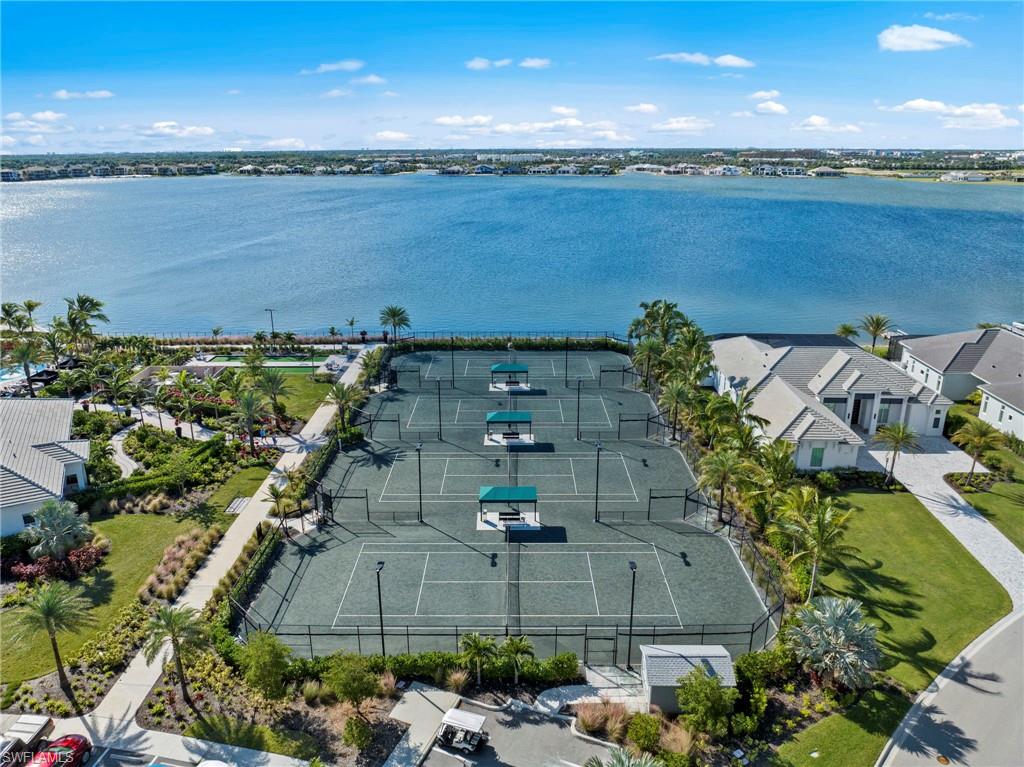ESPLANADE LAKE CLUB - Residential