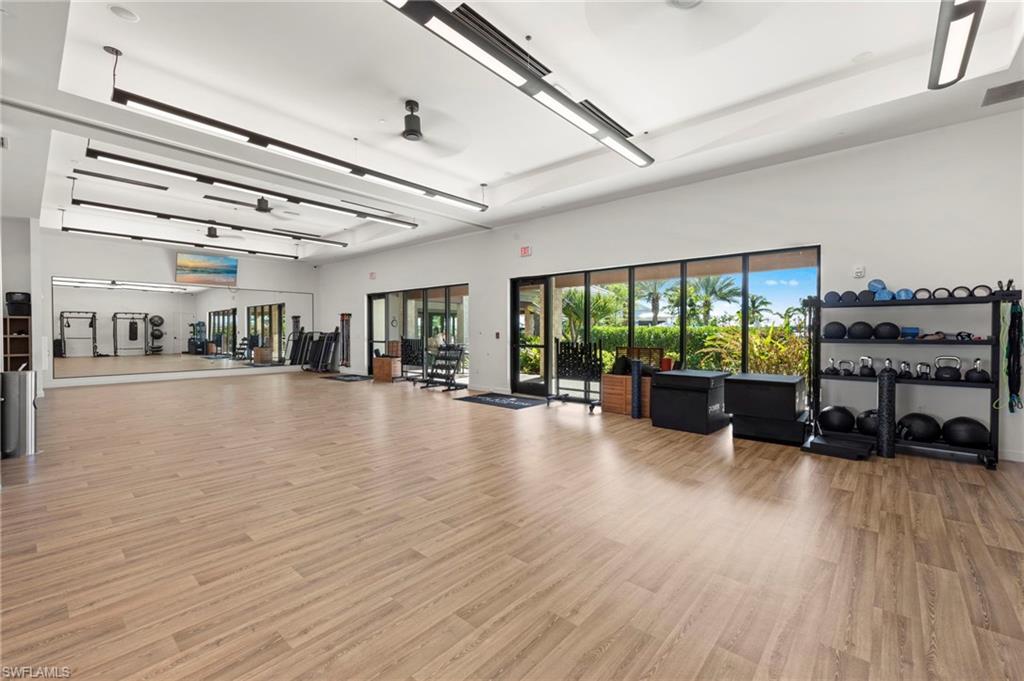 ESPLANADE LAKE CLUB - Residential