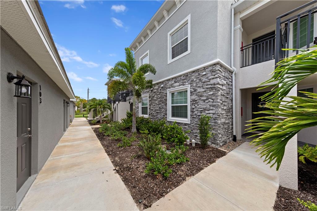 ESPLANADE LAKE CLUB - Residential