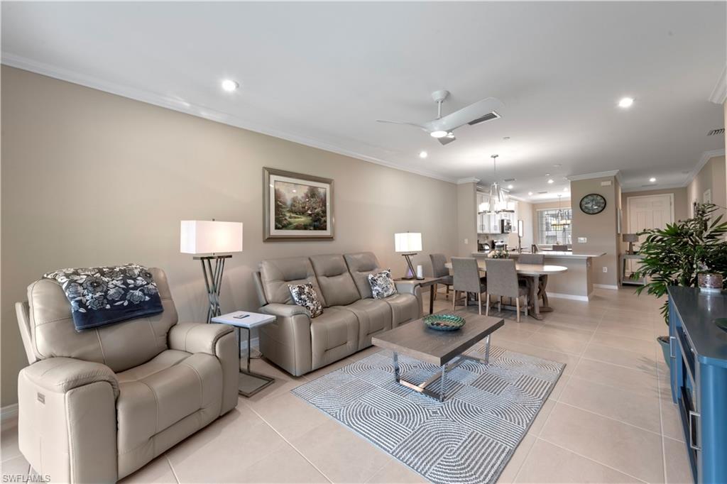 ESPLANADE LAKE CLUB - Residential