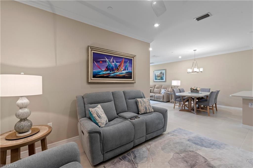 ESPLANADE LAKE CLUB - Residential