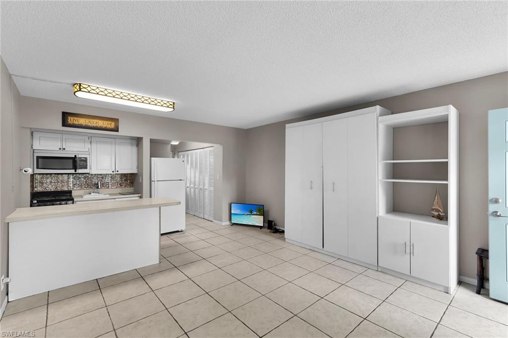 SOUTHWINDS APTS OF MARCO ISLAND - Residential