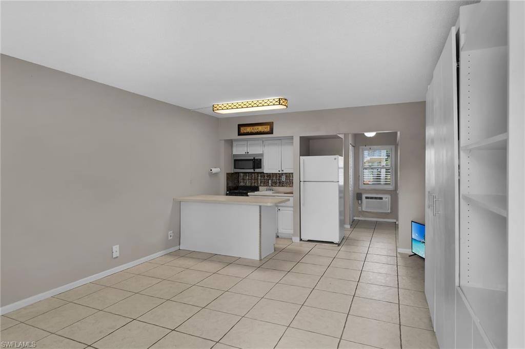SOUTHWINDS APTS OF MARCO ISLAND - Residential