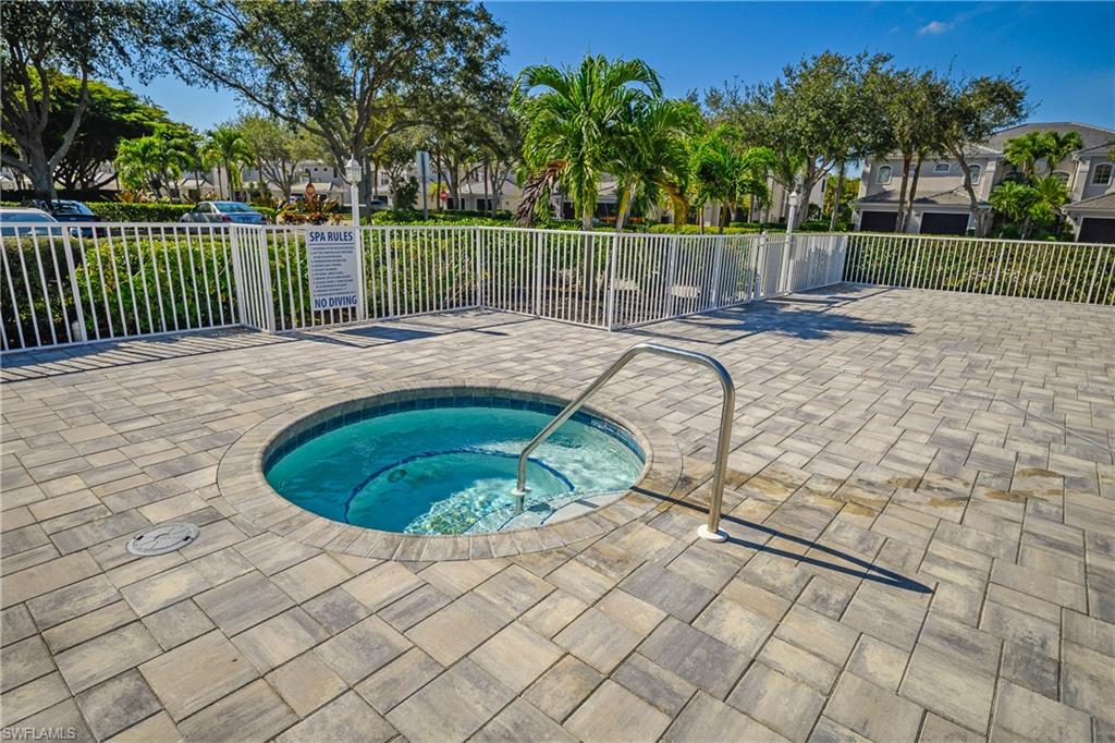 COLONIAL LINKS - Residential