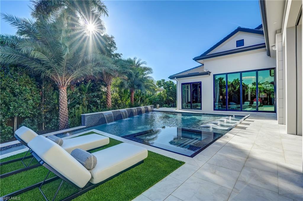 MOORINGS - Residential