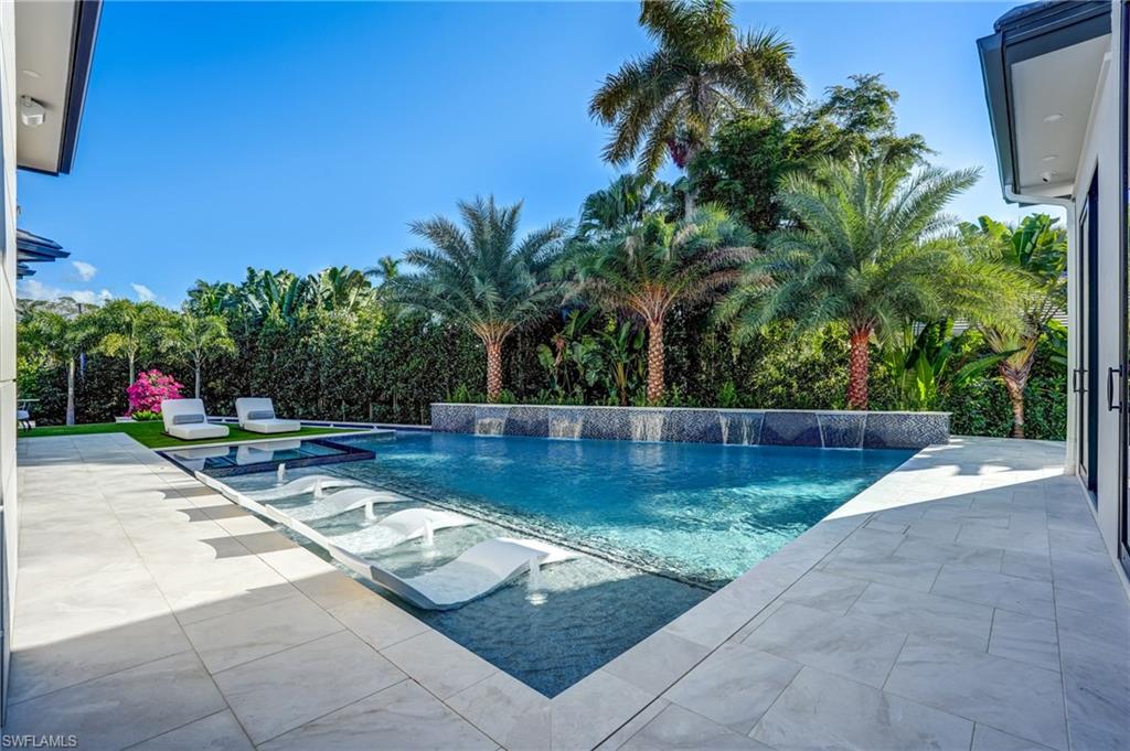 MOORINGS - Residential