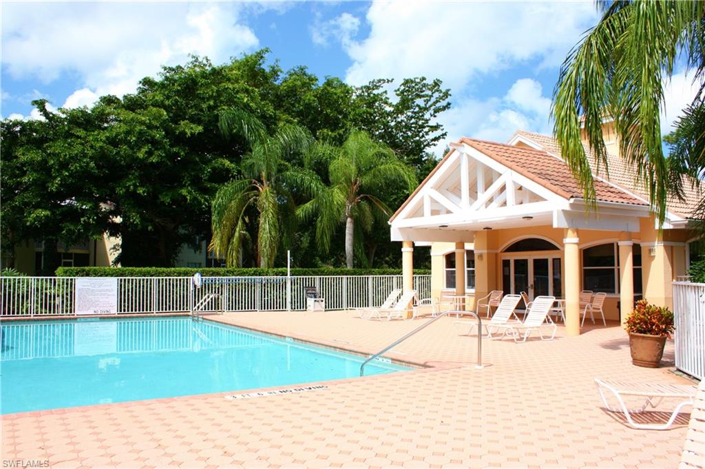 CARRIAGE HOMES AT WOODS EDGE - Residential