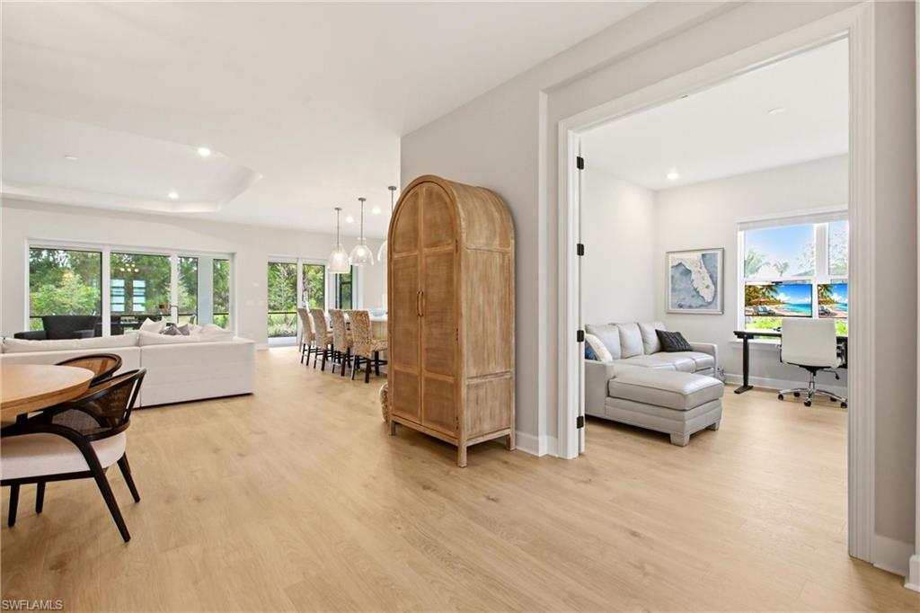 ESPLANADE LAKE CLUB - Residential