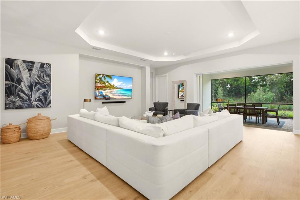 ESPLANADE LAKE CLUB - Residential