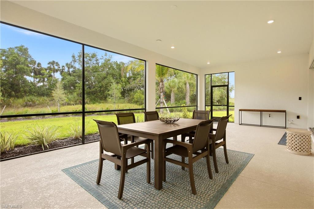 ESPLANADE LAKE CLUB - Residential