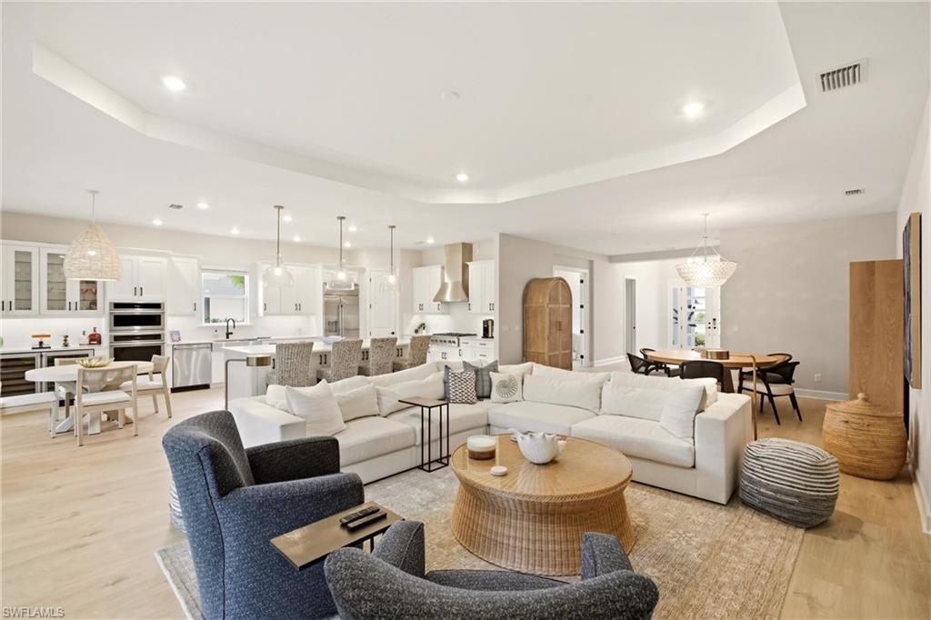 ESPLANADE LAKE CLUB - Residential