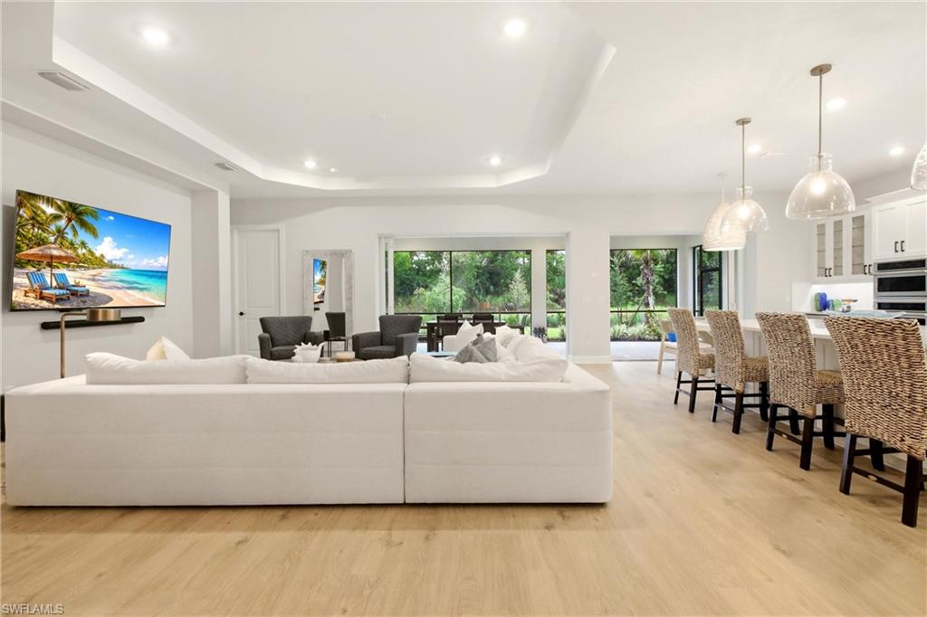 ESPLANADE LAKE CLUB - Residential