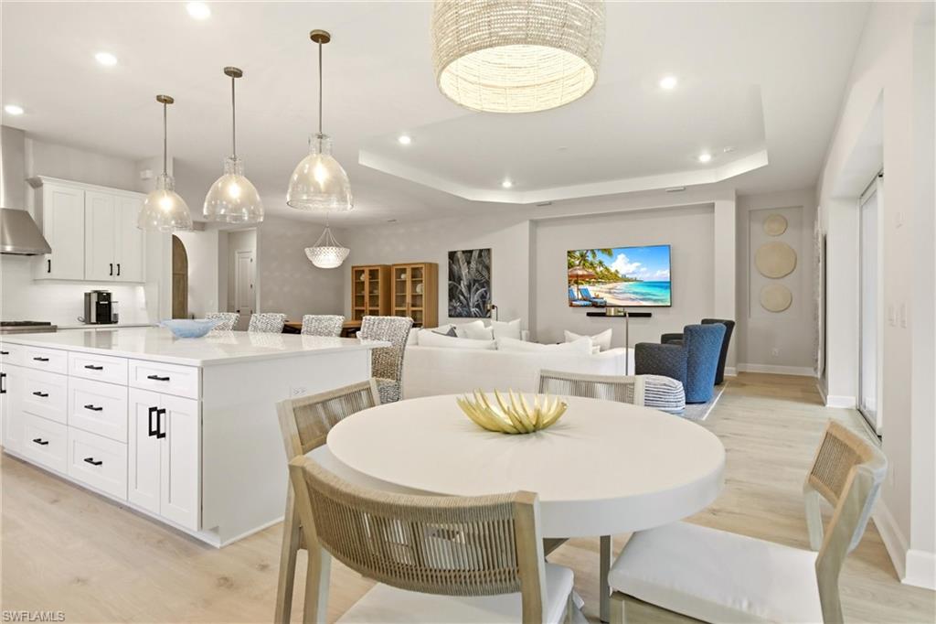 ESPLANADE LAKE CLUB - Residential