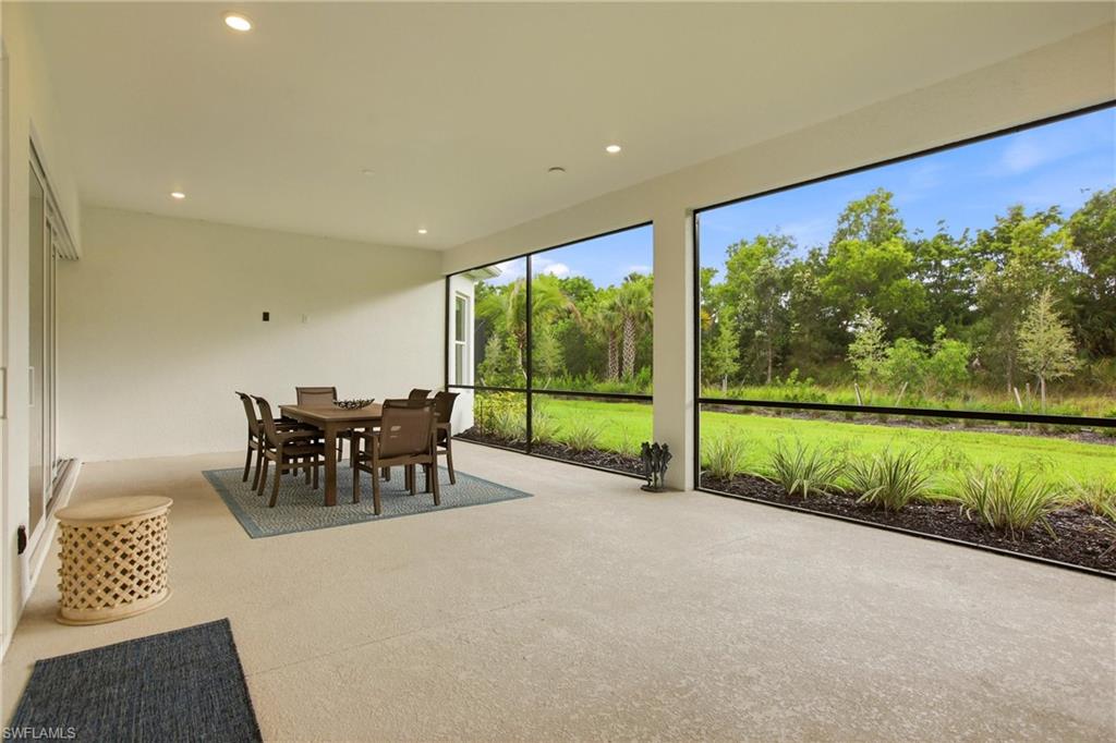 ESPLANADE LAKE CLUB - Residential