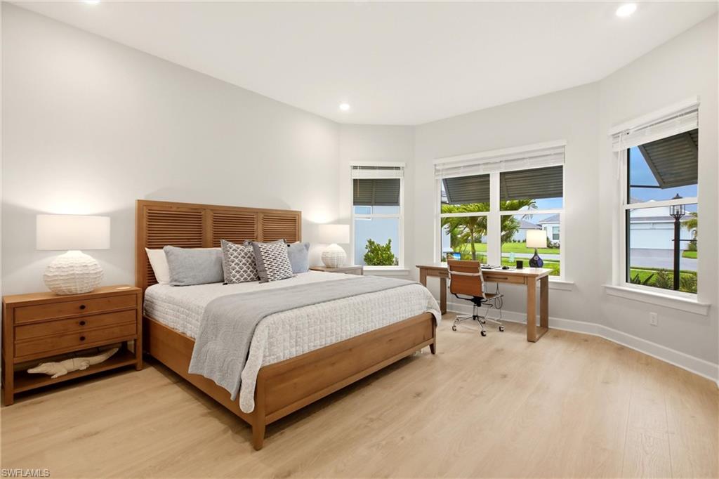 ESPLANADE LAKE CLUB - Residential