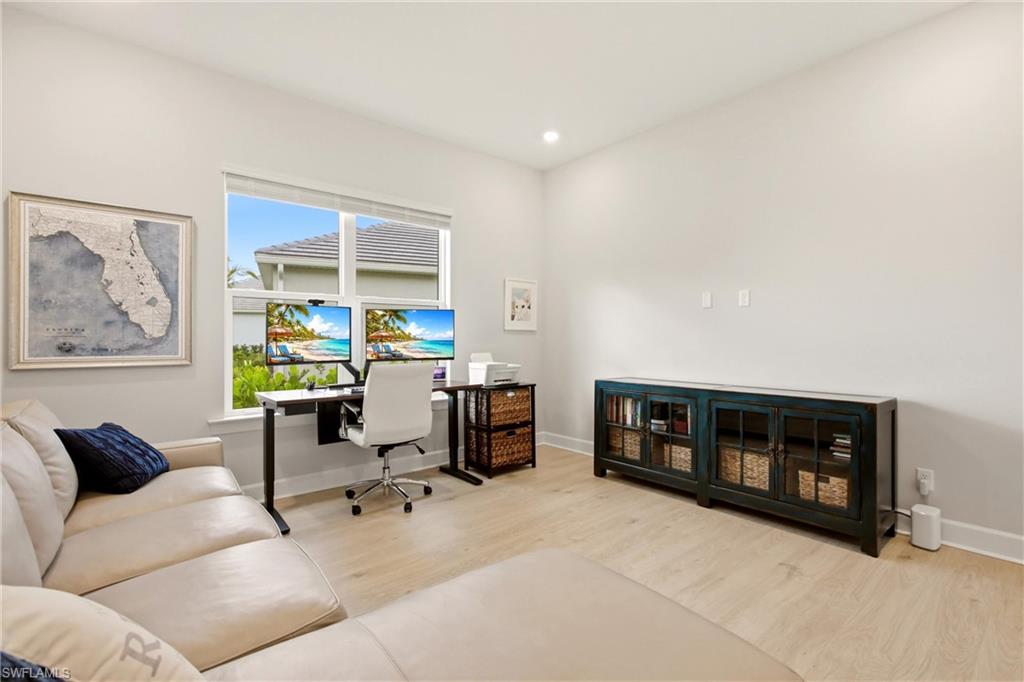 ESPLANADE LAKE CLUB - Residential