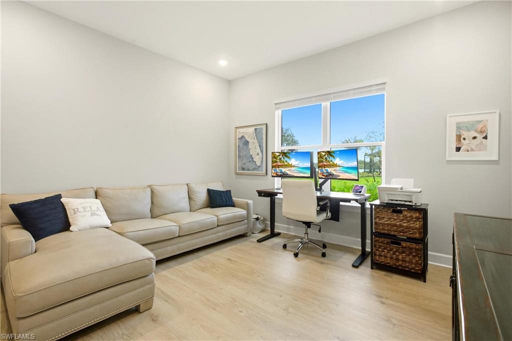 ESPLANADE LAKE CLUB - Residential