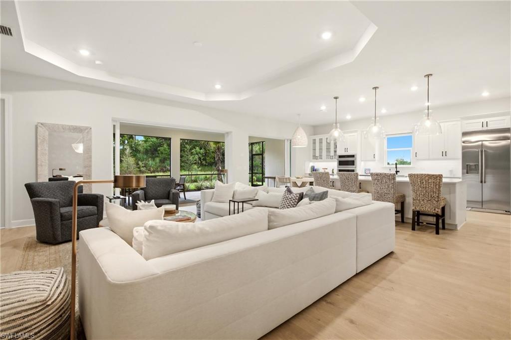 ESPLANADE LAKE CLUB - Residential