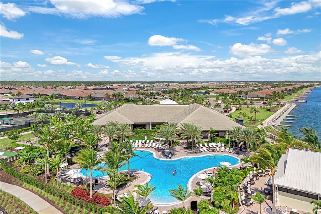 ESPLANADE LAKE CLUB - Residential
