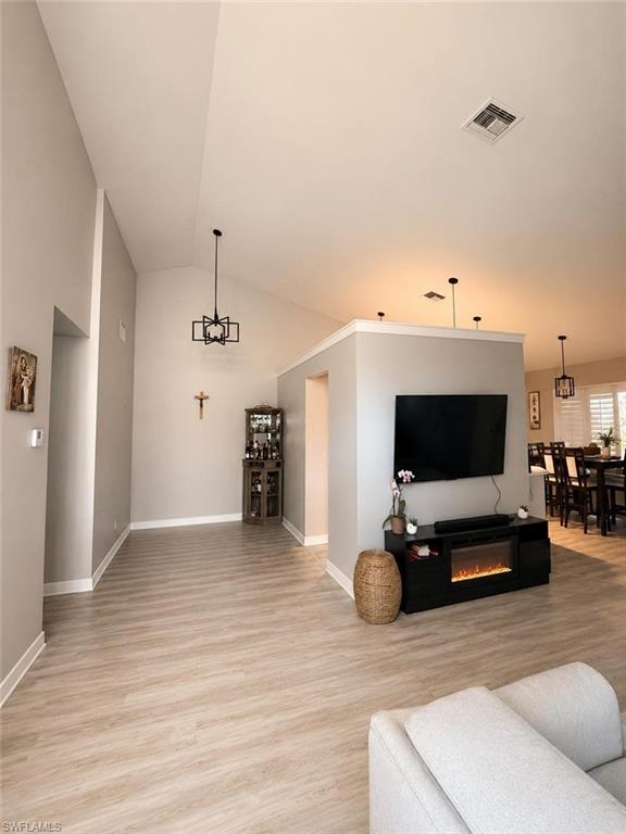 KINGS LAKE - Residential