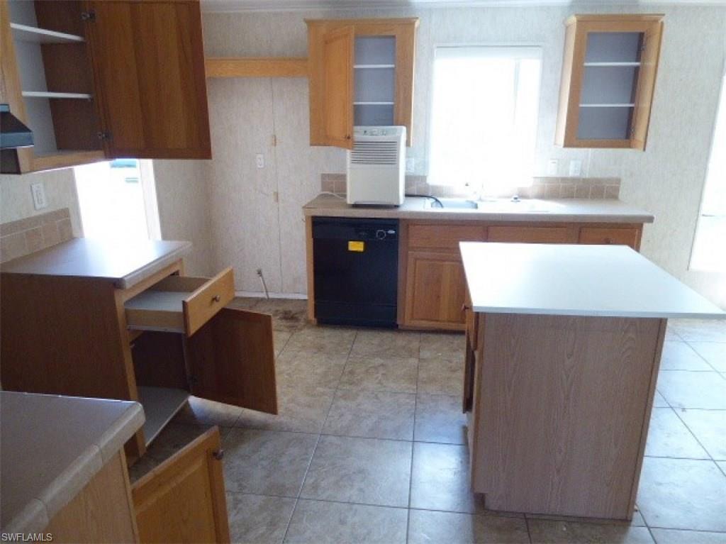 LAKE SIDE MOBILE ESTATES - Residential