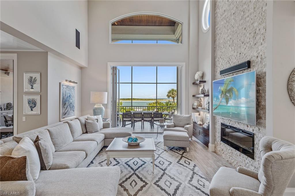 ROYAL MARCO POINT - Residential