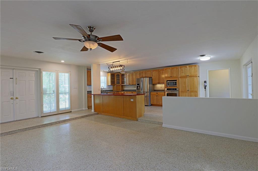 COUNTRY CLUB - Residential Lease