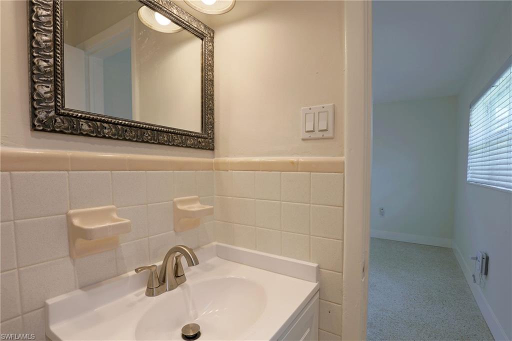 COUNTRY CLUB - Residential Lease