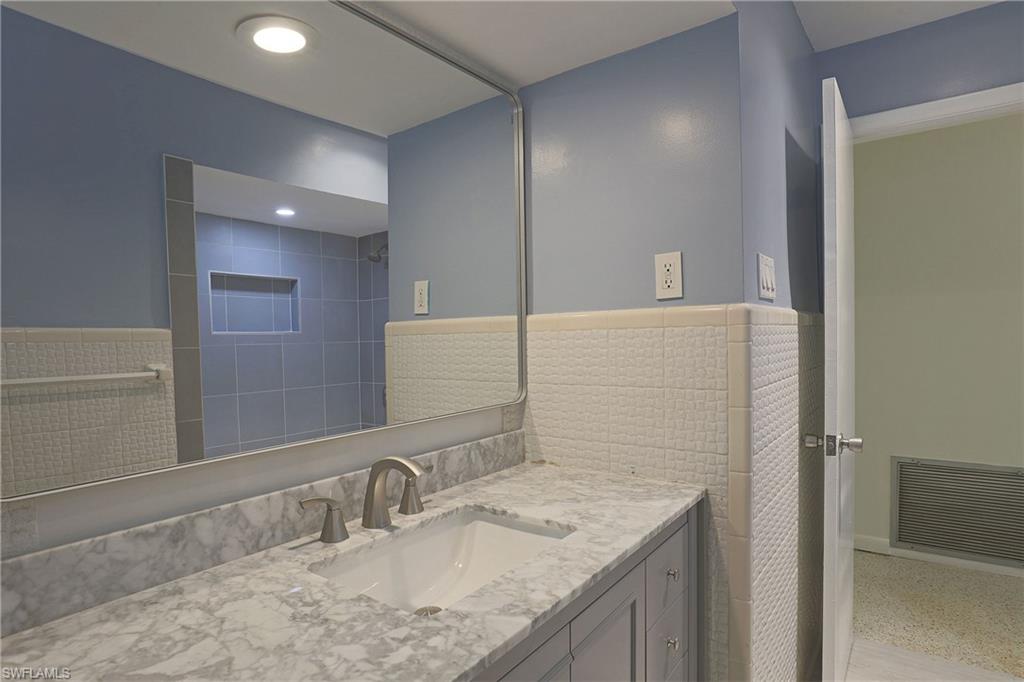 COUNTRY CLUB - Residential Lease