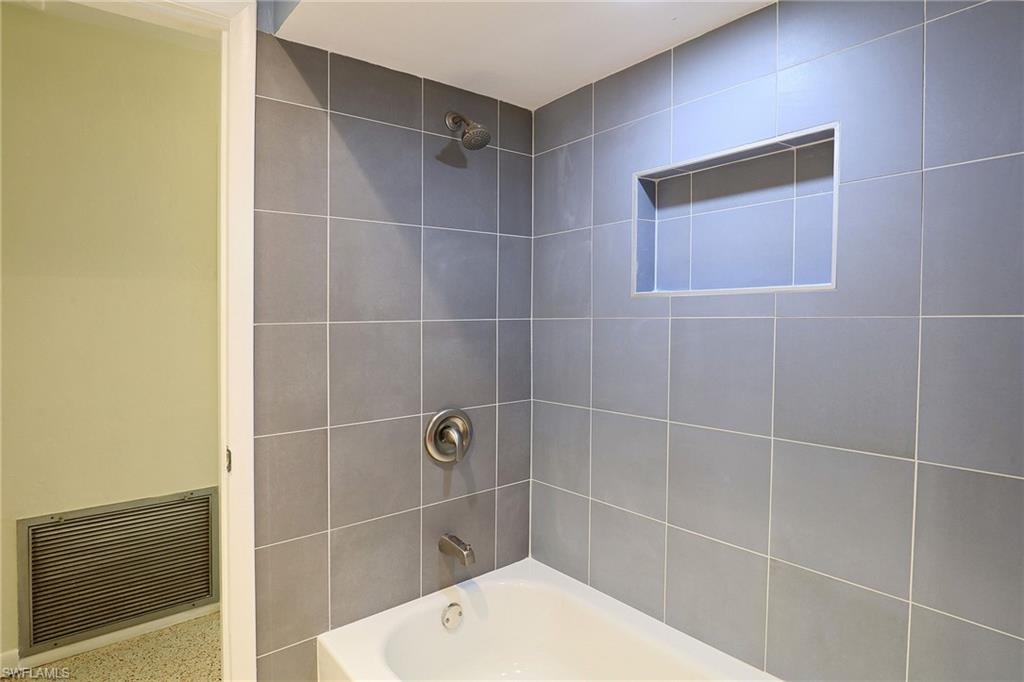 COUNTRY CLUB - Residential Lease