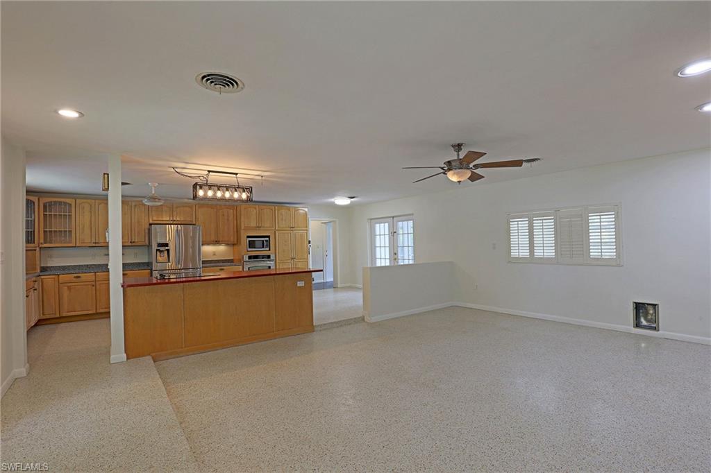 COUNTRY CLUB - Residential Lease