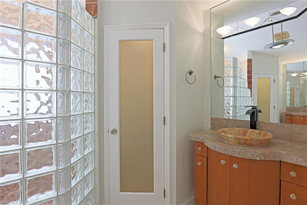 COUNTRY CLUB - Residential Lease
