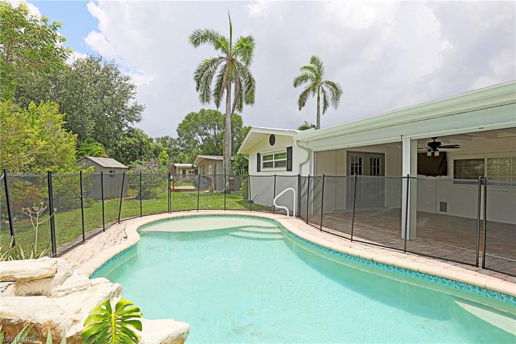 COUNTRY CLUB - Residential Lease
