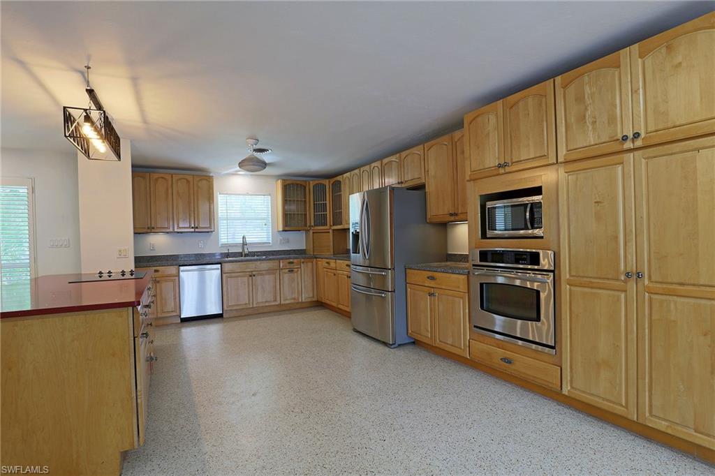 COUNTRY CLUB - Residential Lease