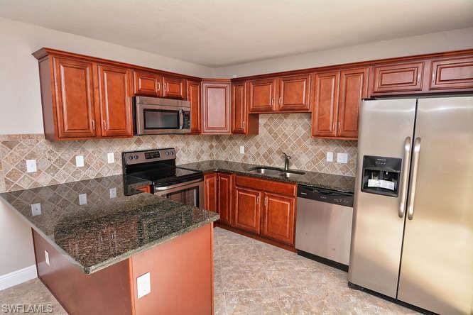 PARKWOODS TOWNHOUSE COMMUNITY - Residential