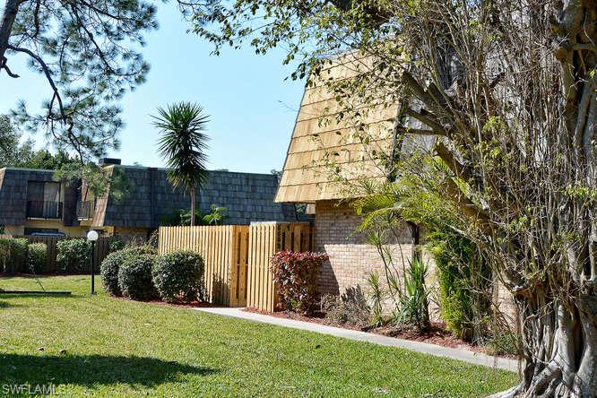 PARKWOODS TOWNHOUSE COMMUNITY - Residential