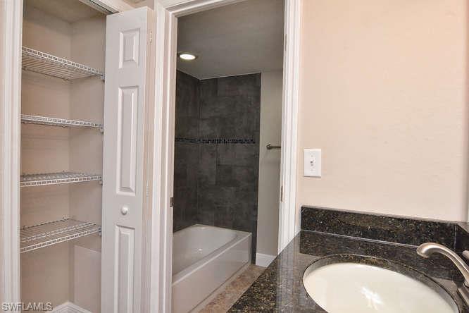 PARKWOODS TOWNHOUSE COMMUNITY - Residential