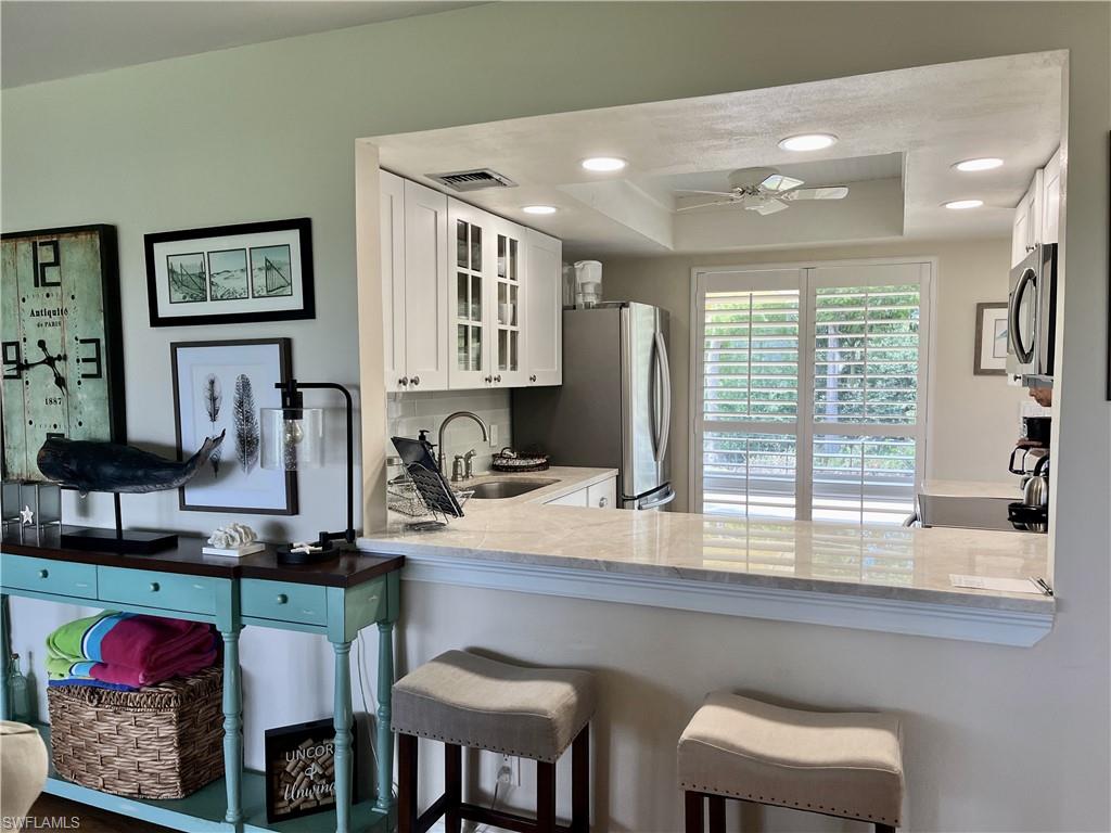 GLADES COUNTRY CLUB - Residential Lease