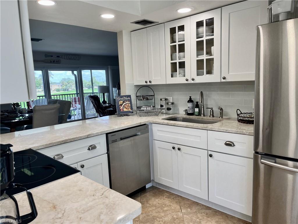 GLADES COUNTRY CLUB - Residential Lease