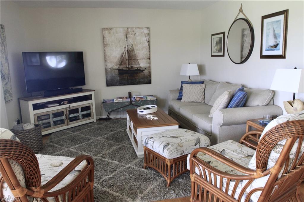 GLADES COUNTRY CLUB - Residential Lease